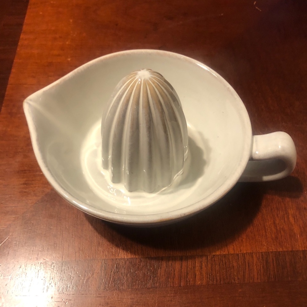 Hearth & Hand Cream Citrus Juicer - Picture 4 of 5